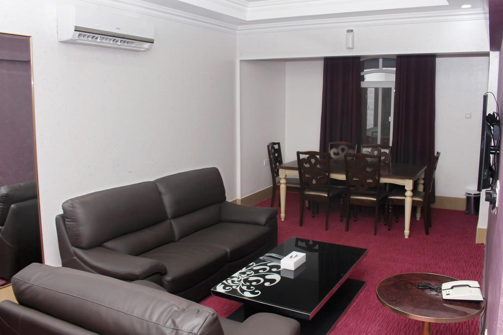 Delmon Hotel Apartments Maszkat Kültér fotó